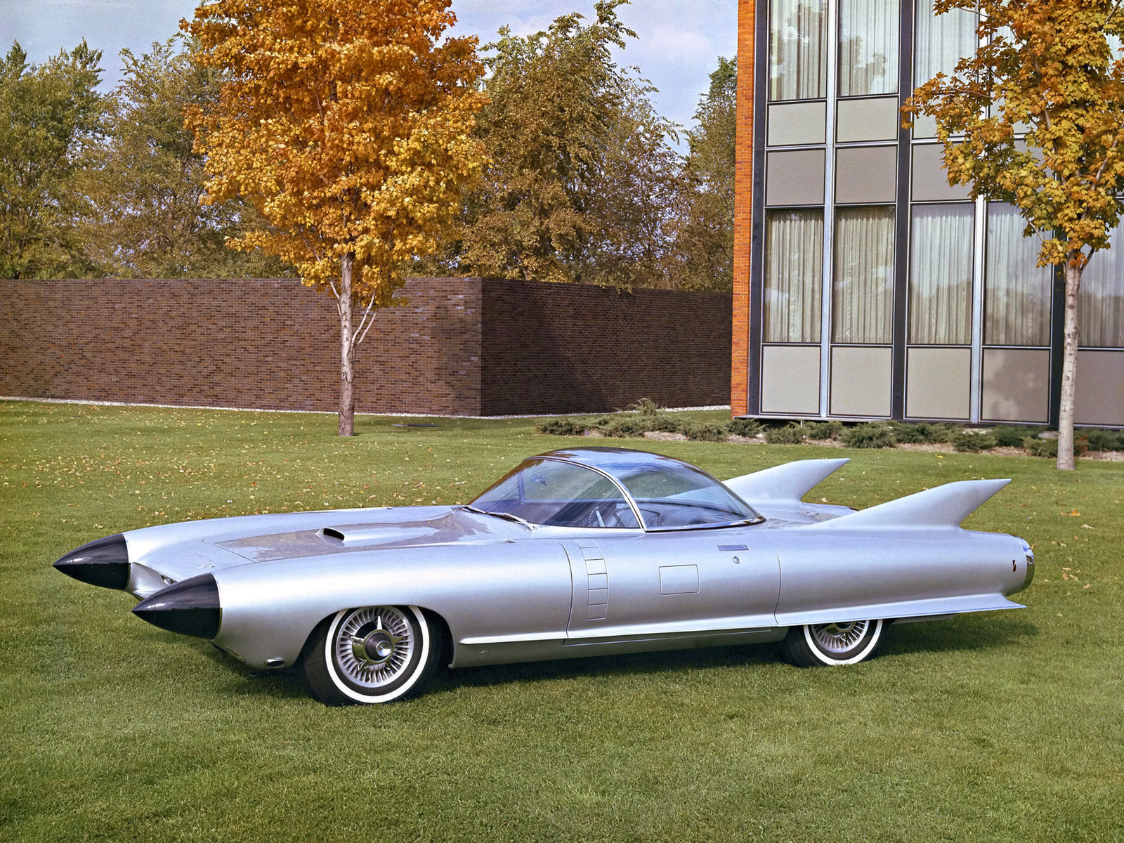 1959-Cadillac-Cyclone-Concept-lawn-1600x1200
