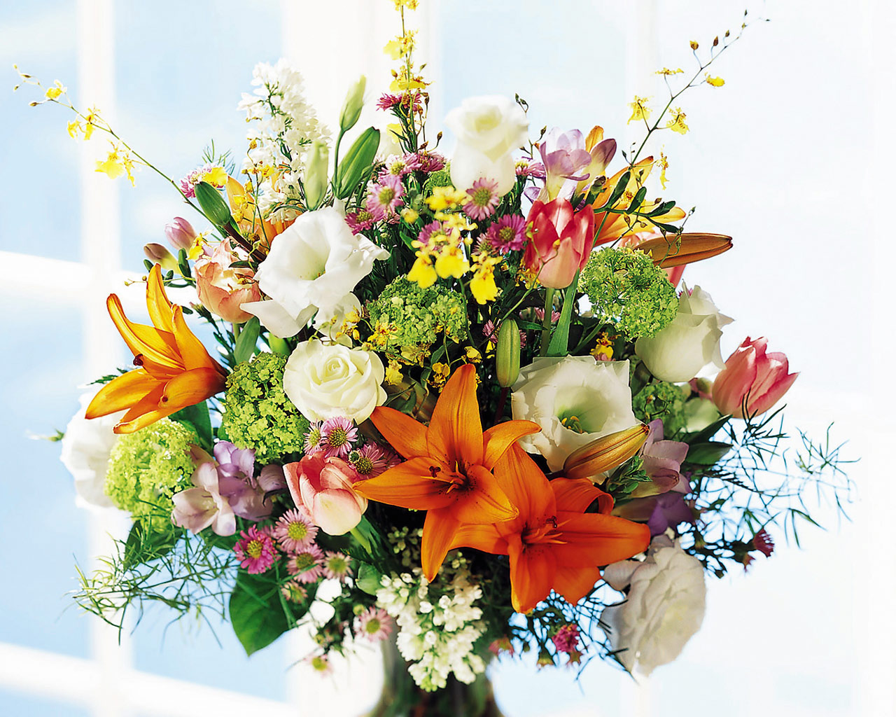 Daylight_Bouquet_-_Lilies_Tulips_Roses_Orchids_Freesia_